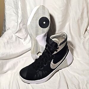 GENTLY USED - 2015 Nike Women's Air Zoom Hyperdunk - Black/Silver - Size 11